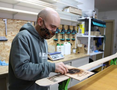 L’art de transformar la fusta en esquís de primer nivell i de quilòmetre zero